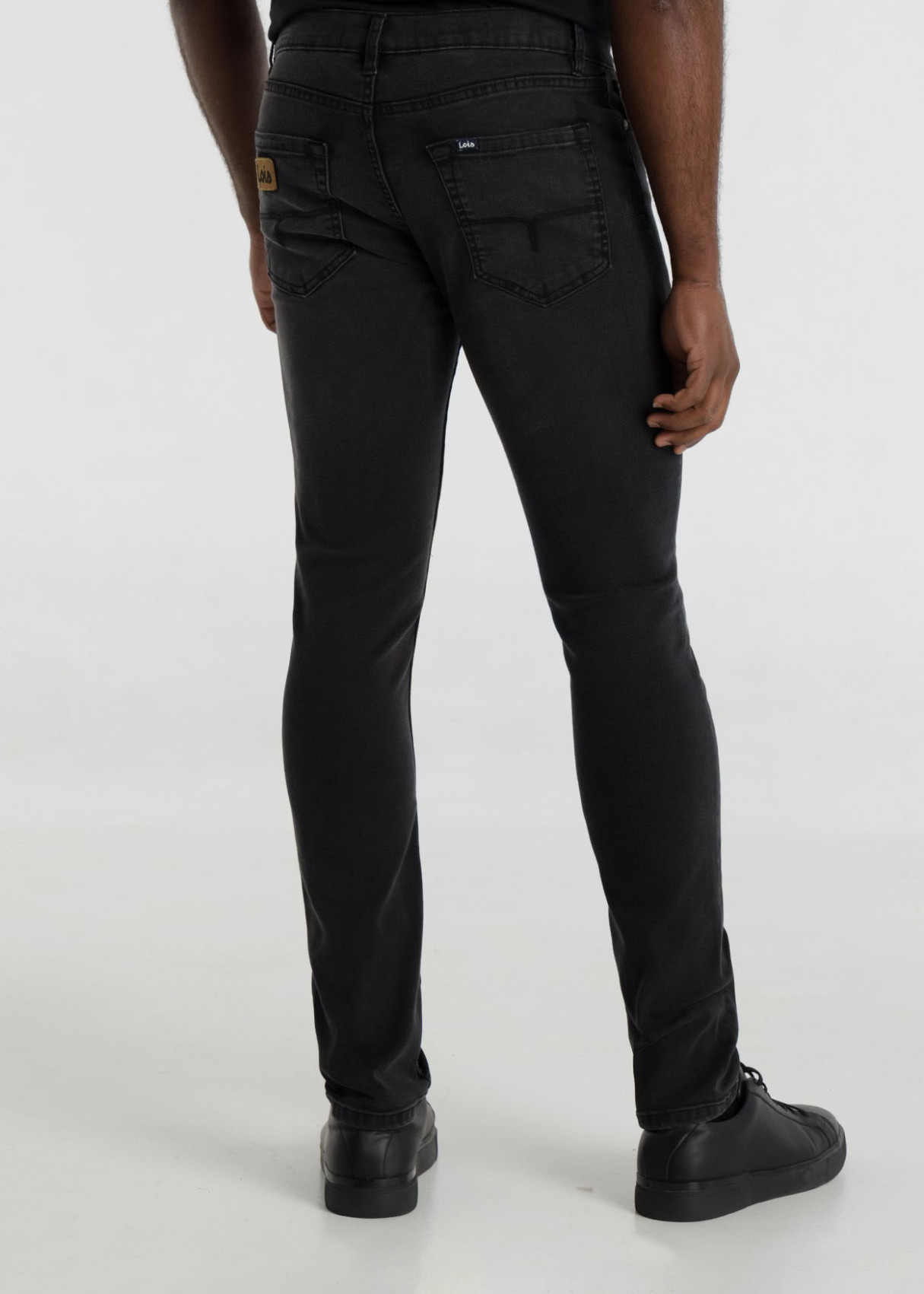 101913408 vaqueros-washed-stretch-slim-fit-tiro-medio-robin-eli-negro 3