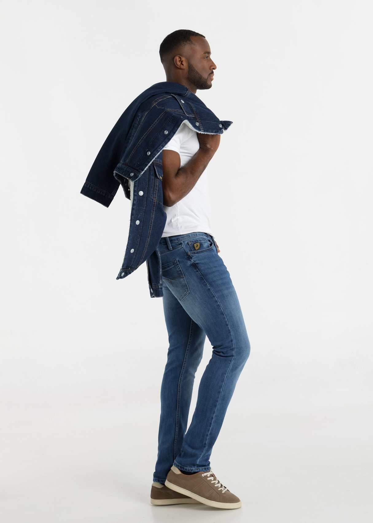 101913640 jeans-lavado-medio-azul-repreve-slim-fit-tiro-medio-tallaje-en-pulgadas