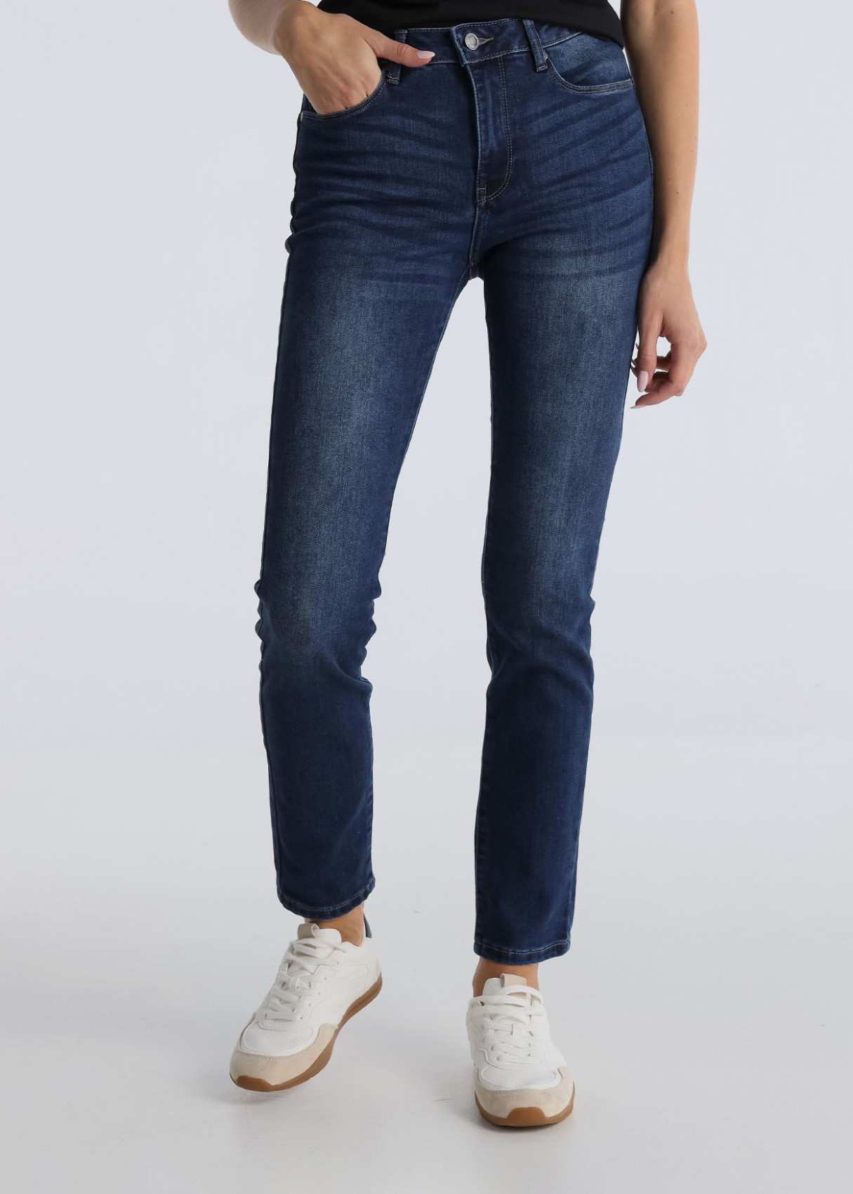 201112640 jeans-push-up-lavado-oscuro-skinny-fit-tiro-corto-pushy-campbell-azul 1