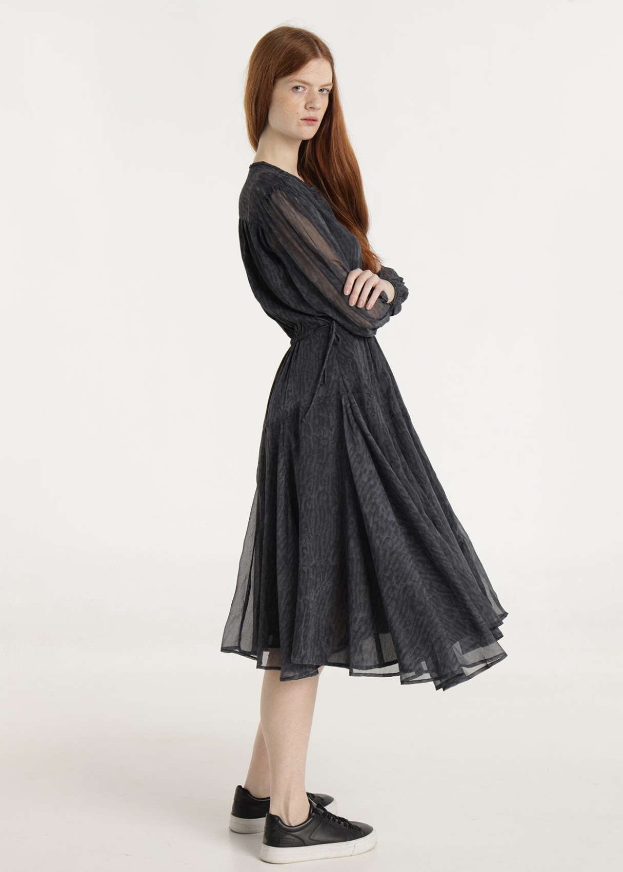 448612874 vestido-midi-manga-larga-animal-print-negro 1