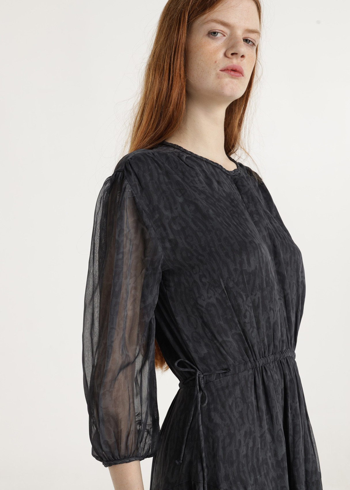 448612874 vestido-midi-manga-larga-animal-print-negro 2