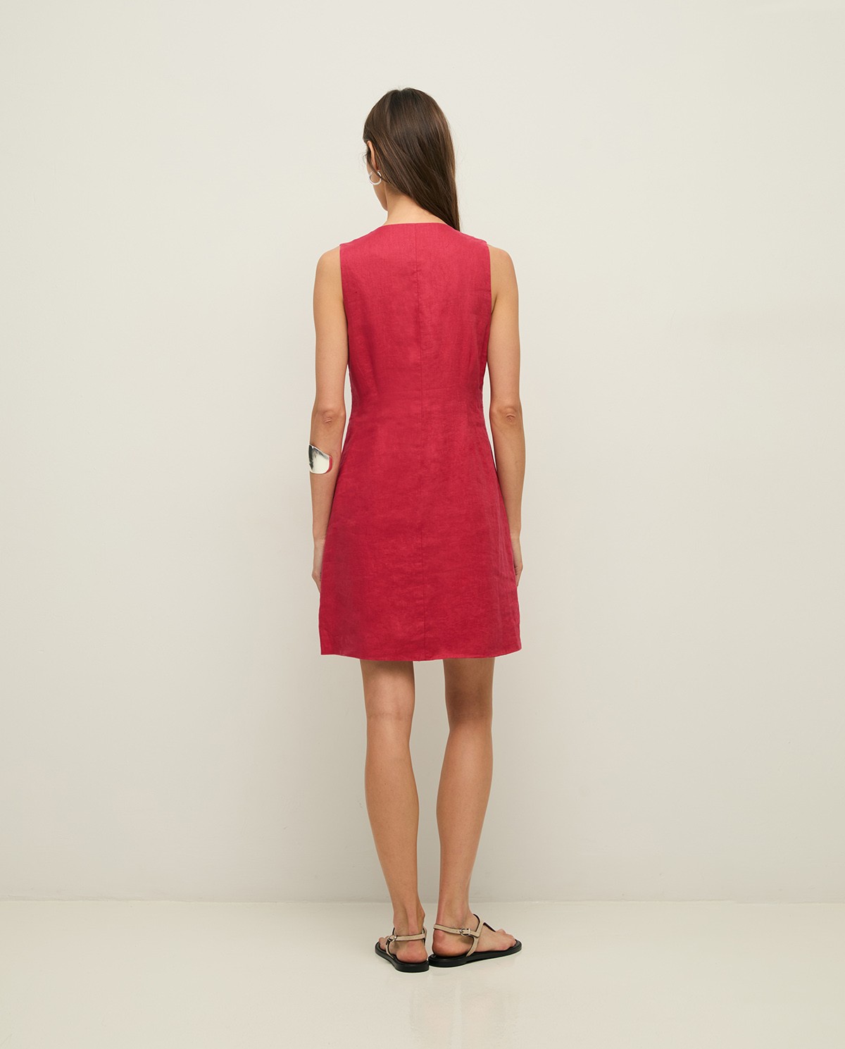 Vestido Yerse 44853 corto de lino sin mangas color frambuesa - Imagen 4