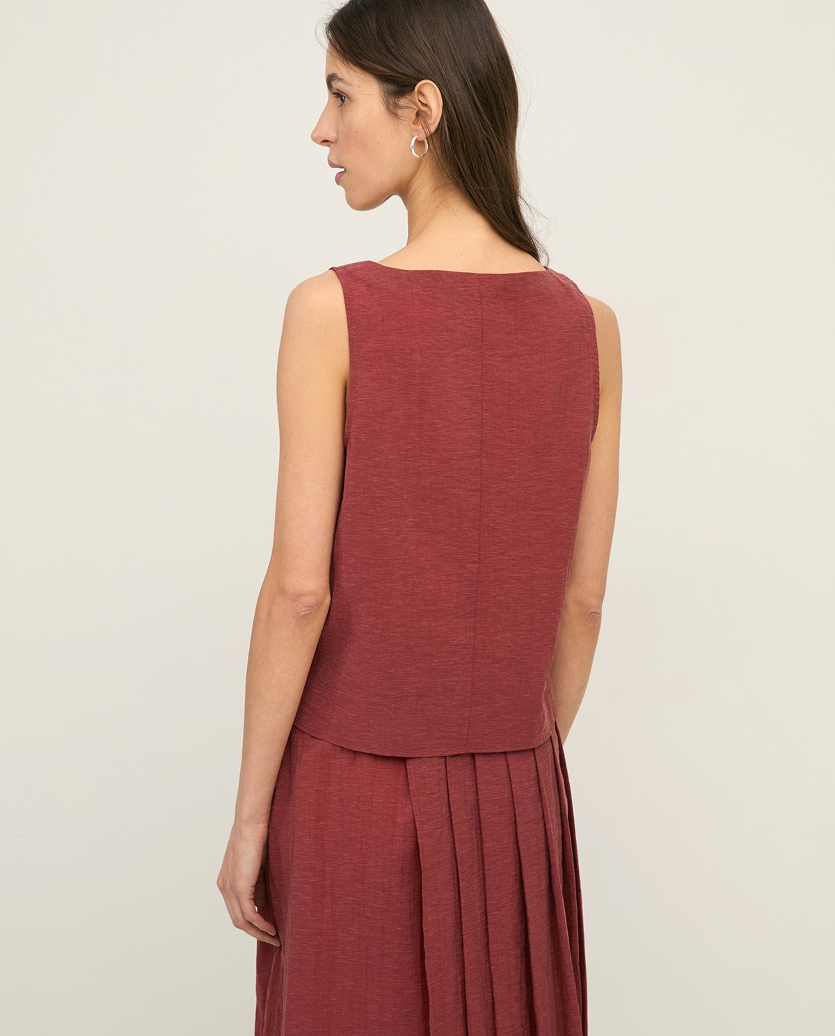 Top Yerse 44881 sin mangas con cuello barco color terracota - Imagen 3
