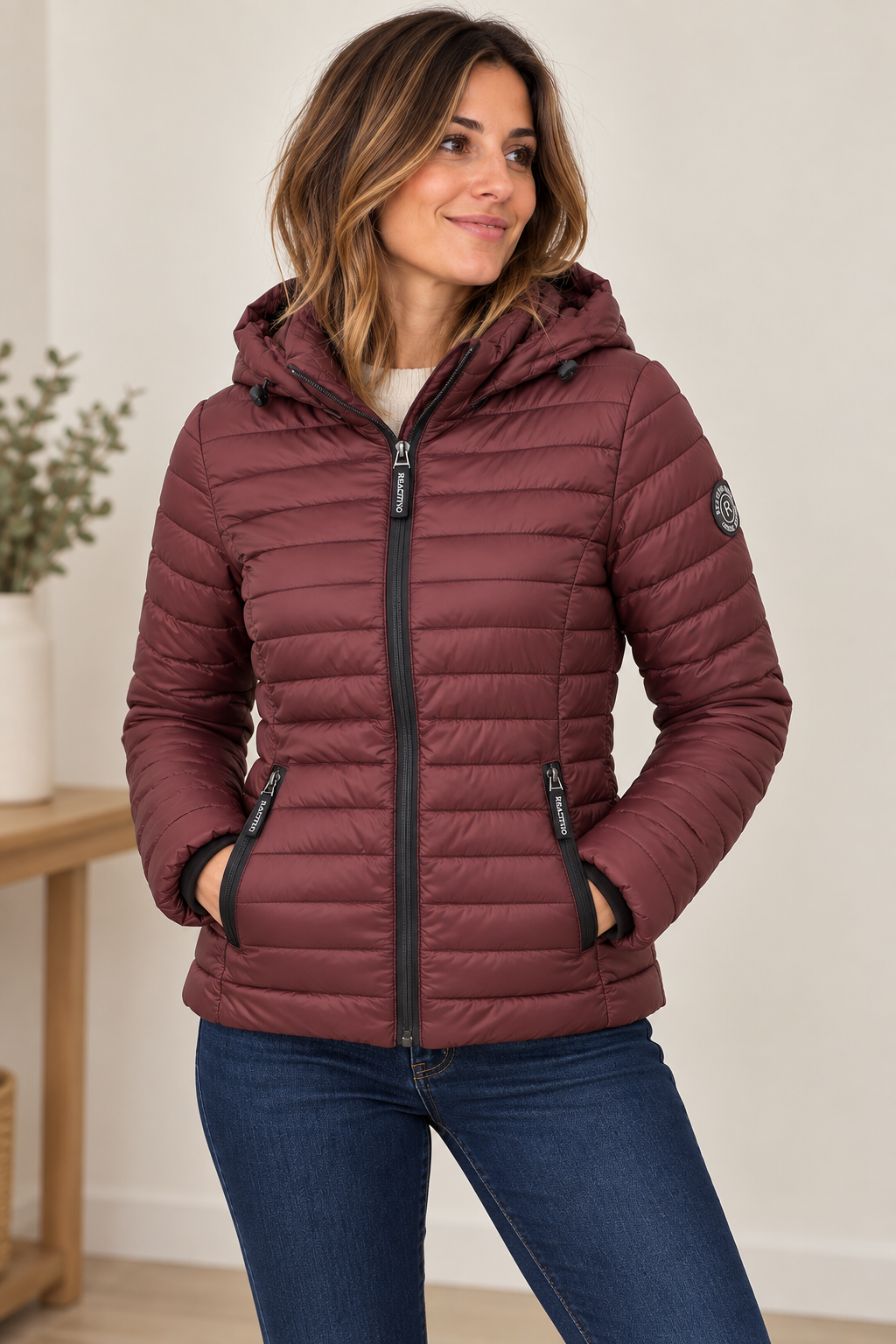 Plumón Ligero Mujer Reactivo Burdeos con Capucha REF: R26501